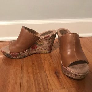 Born Flower Wedges